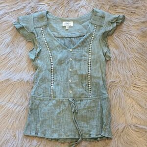 Twine ans string womens sleeveless ruffles sleeve green top with buttons size m